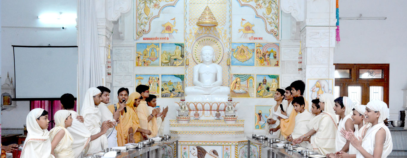 Shree Mahaveer jinalay Pujan at Mumukshu aasharam